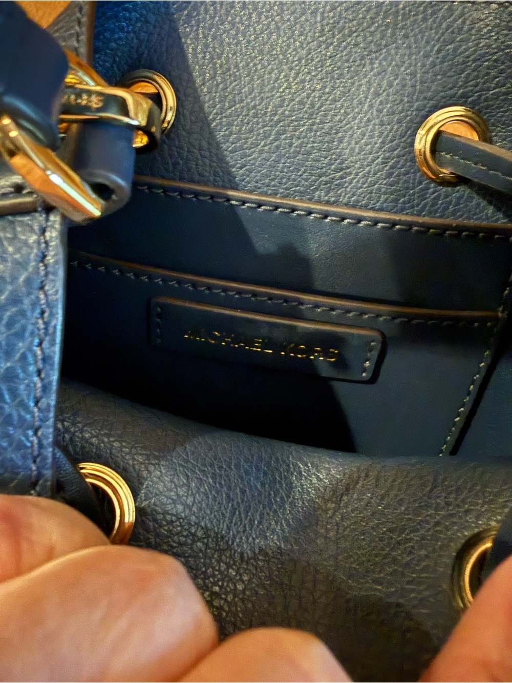 Michael Kors Navy Blue Mini Bucket Bag NWOT Clutch/Crossbody Pebbled Leather - Picture 4 of 15